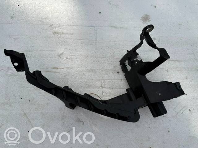 Audi A4 S4 B8 8K Halterung Scheinwerfer 