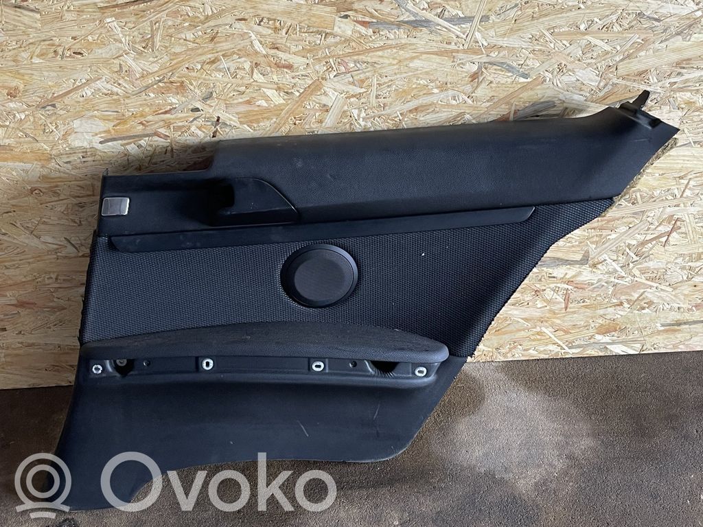 Apšuvums aizmugurējām durvīm   6980700