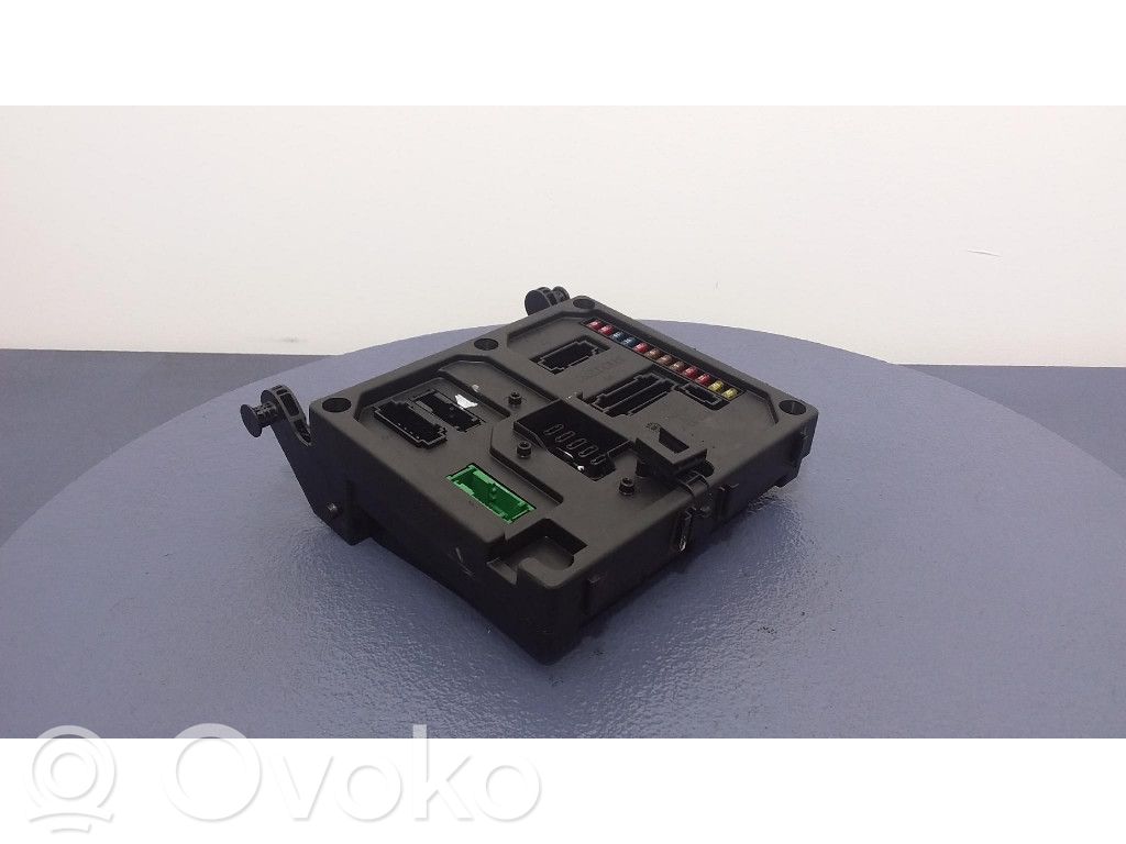 Volkswagen Sharan Fuse box set 