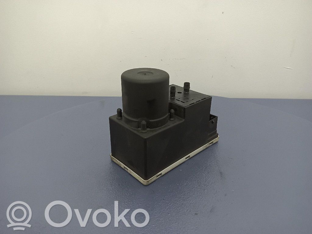 Audi A3 S3 8L Central locking vacuum pump 