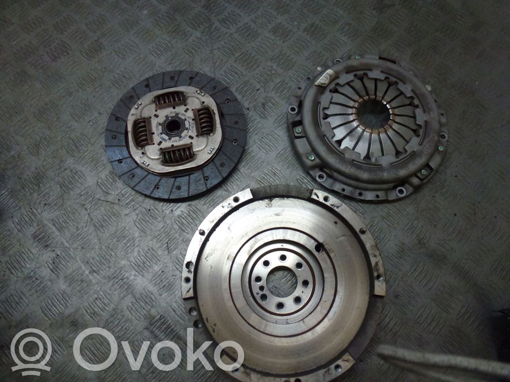 Fiat 500L Sankabos komplektas 