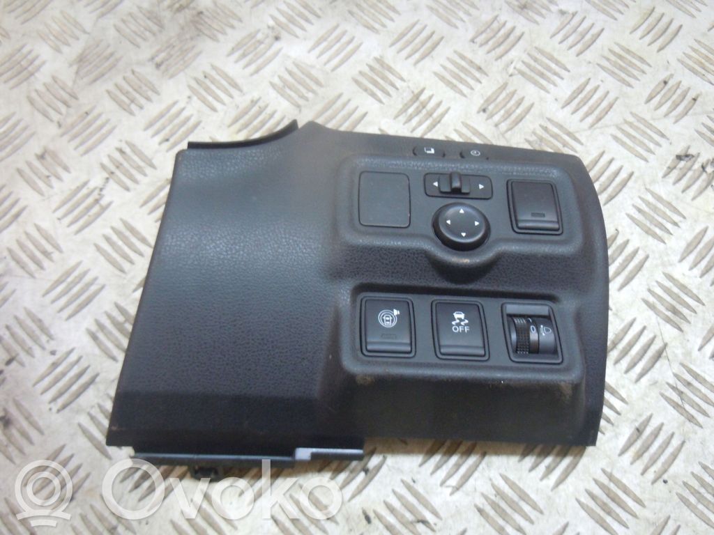 Dashboard side end trim
