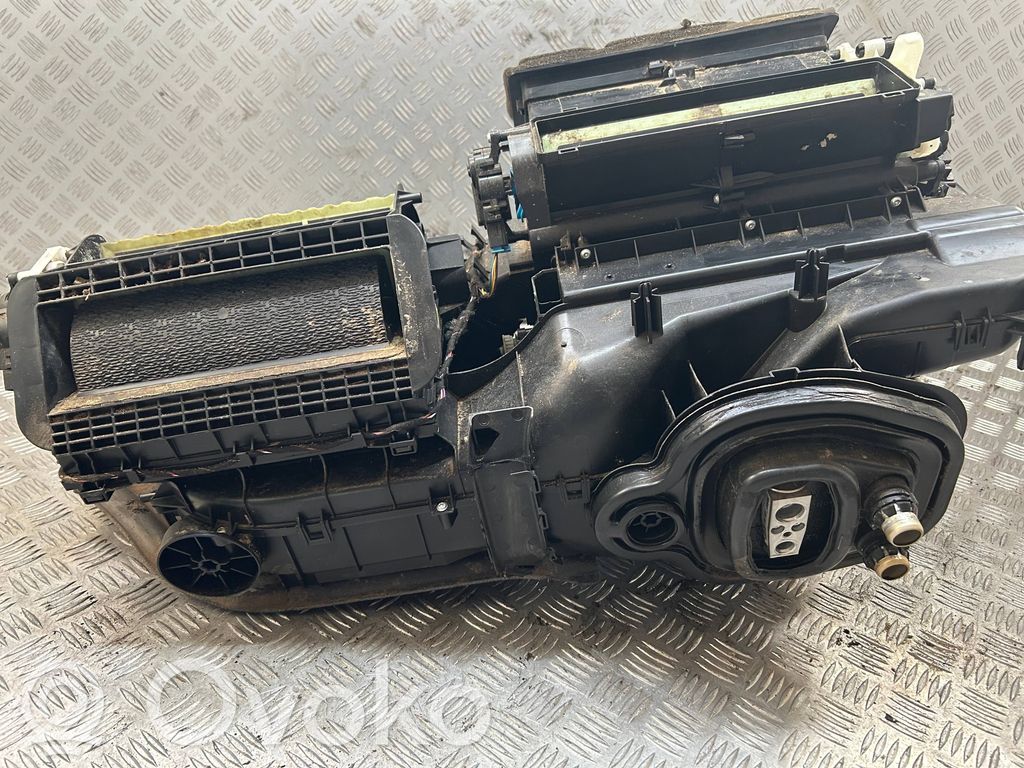 Volkswagen Golf VIII Salono oro mazgo komplektas 