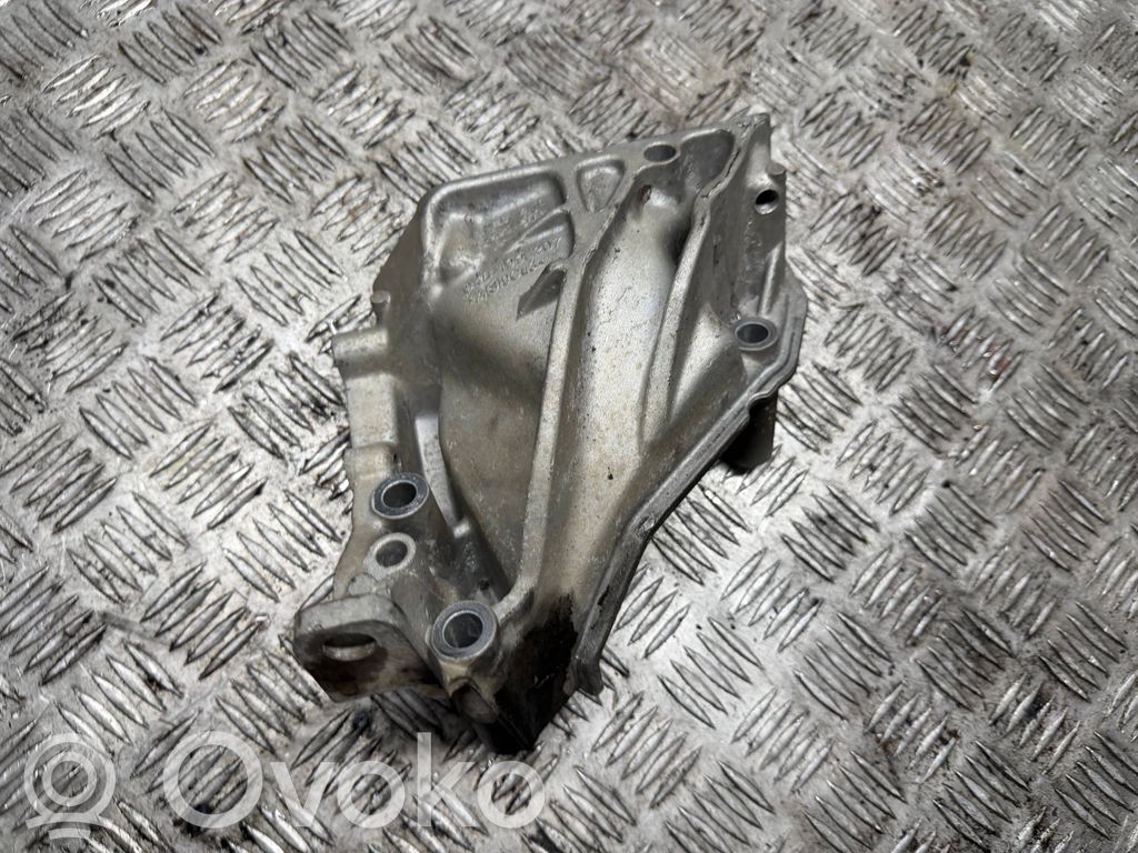 Seat Ibiza IV (6J,6P) Engine mounting bracket 