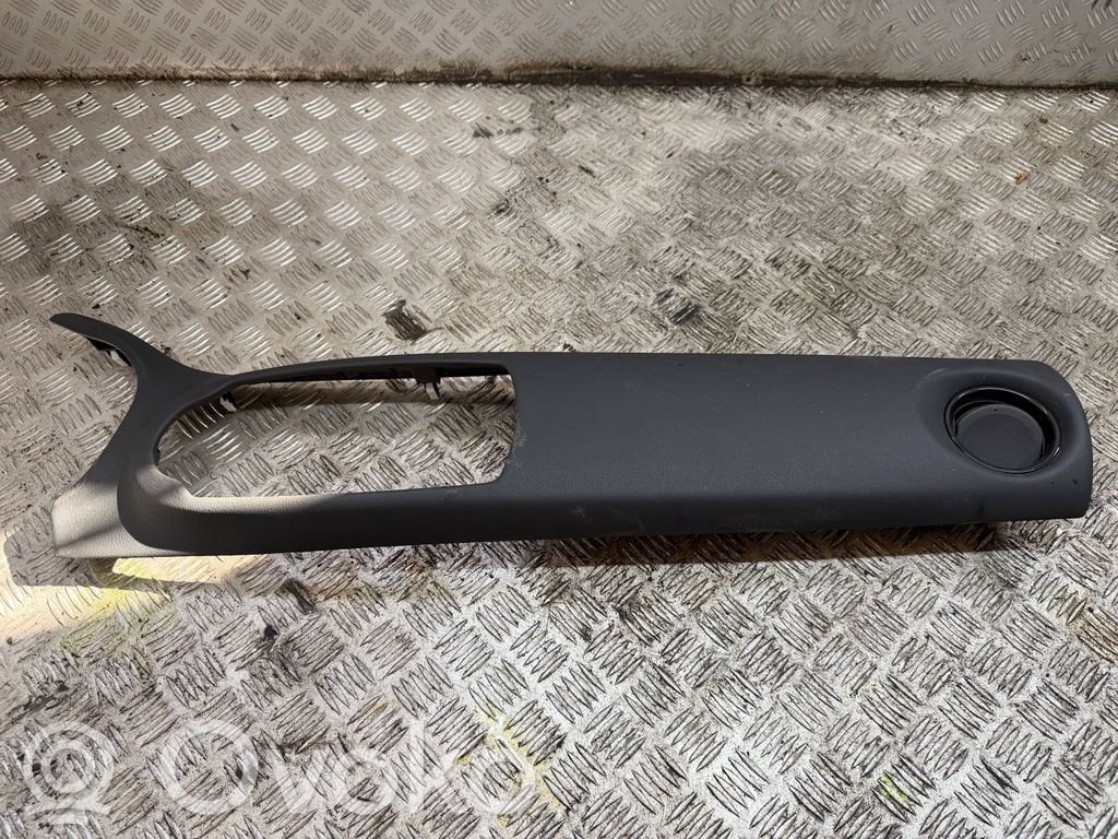 Toyota Yaris Ramka deski rozdzielczej 