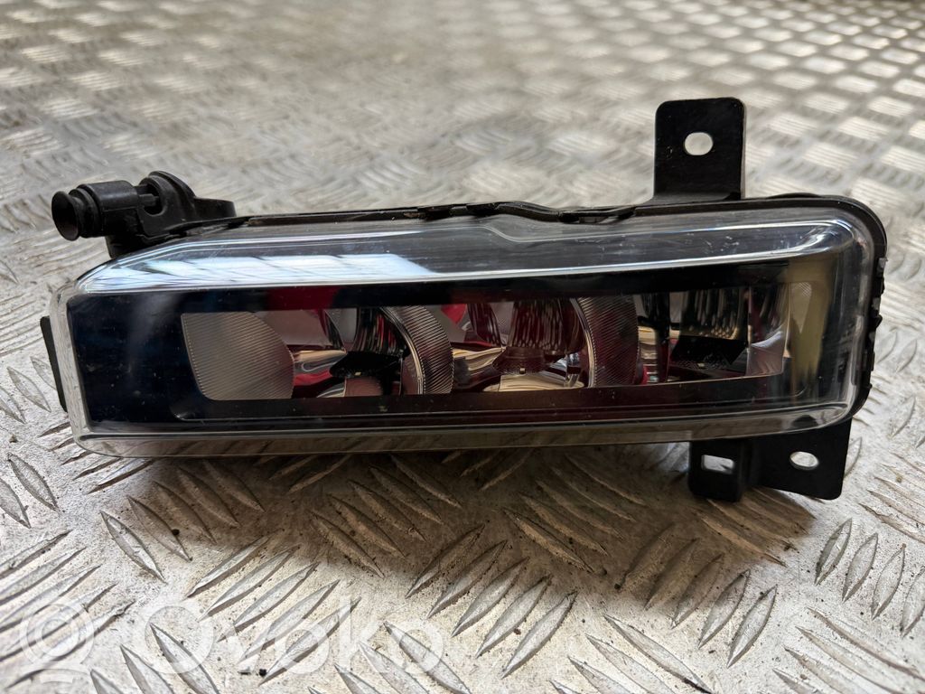 BMW 1 F40 Etusumuvalo 