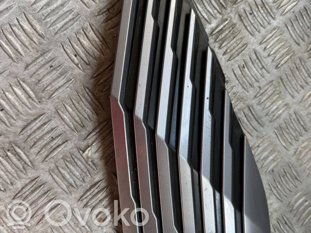 Peugeot 5008 II Kratka dolna zderzaka przedniego 