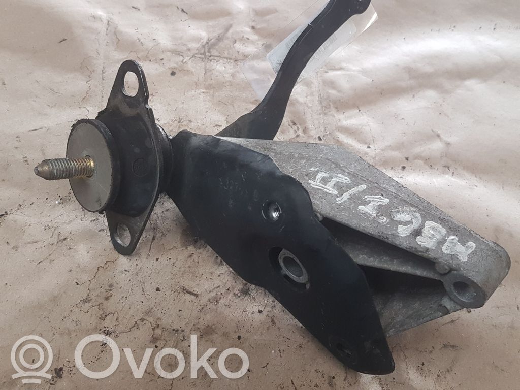 Gearbox mounting bracket   7700832254