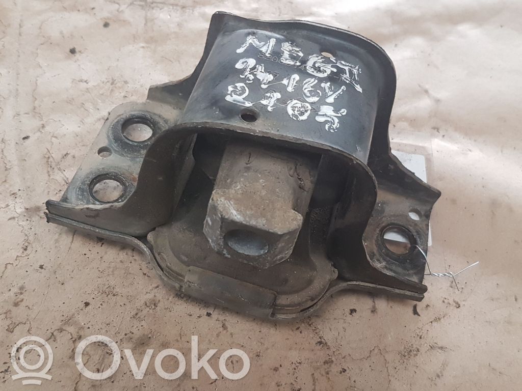 Engine mount bracket   8200014931,8200222654