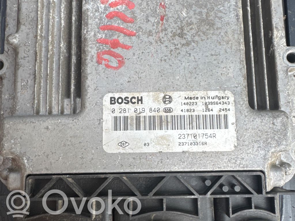 Renault Trafic II (X83) Engine control unit/module 