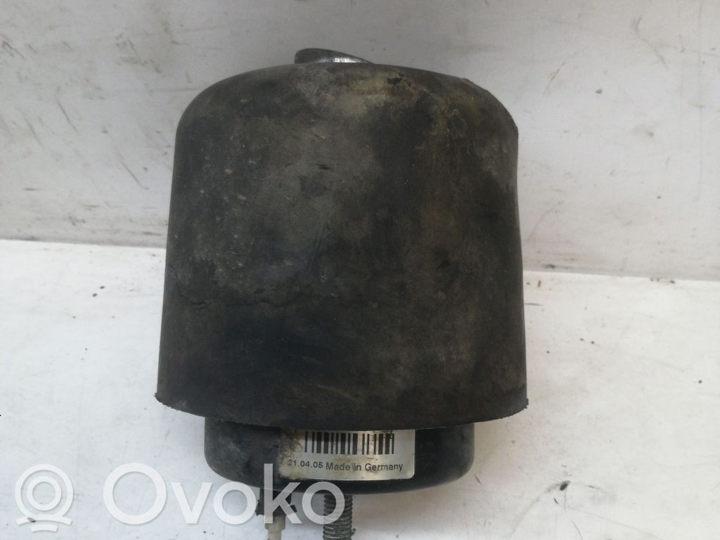 Volkswagen Phaeton Engine mount bracket 