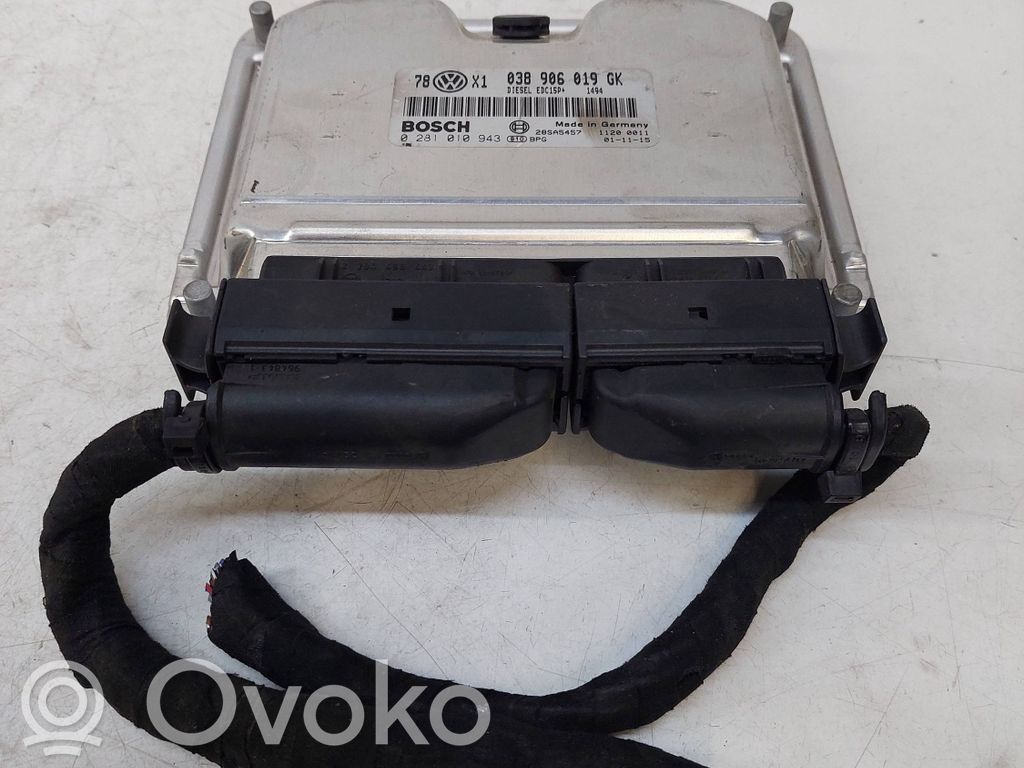 Volkswagen PASSAT B5.5 Engine control unit/module 
