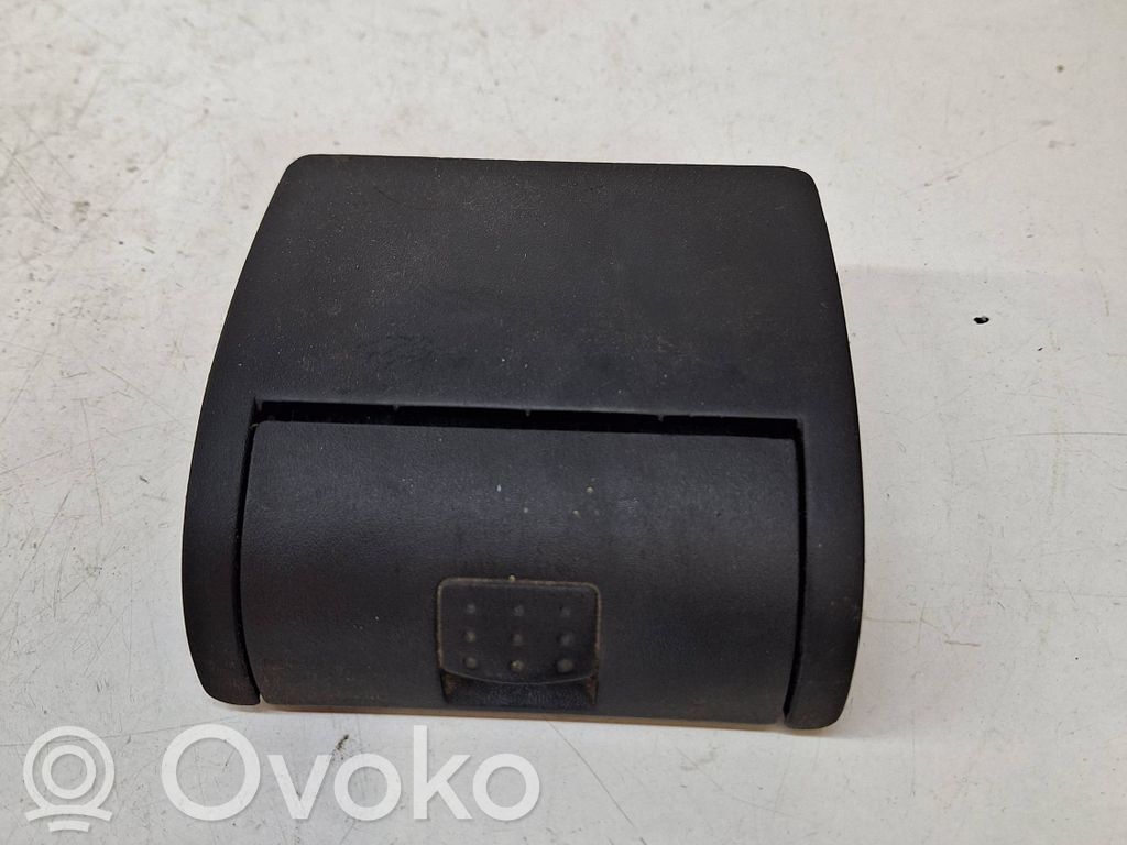 Opel Combo C Peleninė panelėje 