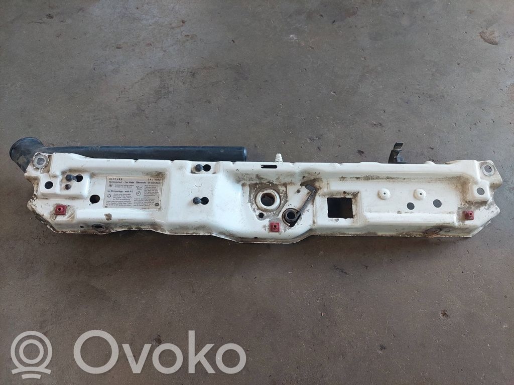 Opel Combo C Radiatoru paneļa augšējā daļa (televizors) 