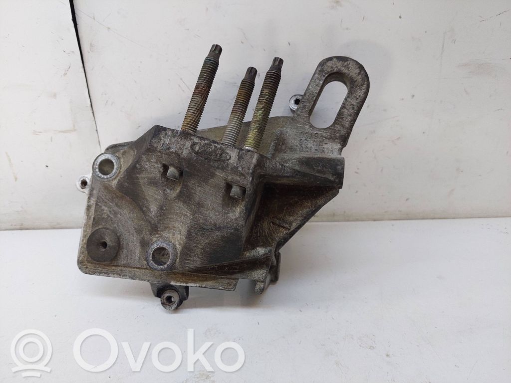 Ford Fiesta Engine mounting bracket 