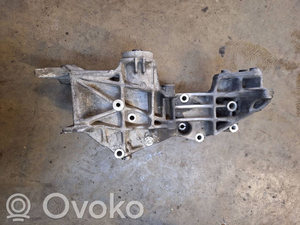 Audi A4 S4 B5 8D Engine mounting bracket 