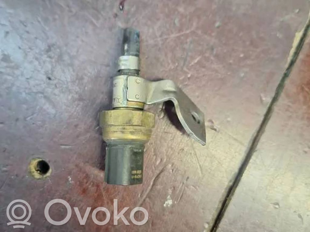 Mercedes-Benz C W204 Sensor de presión de combustible 