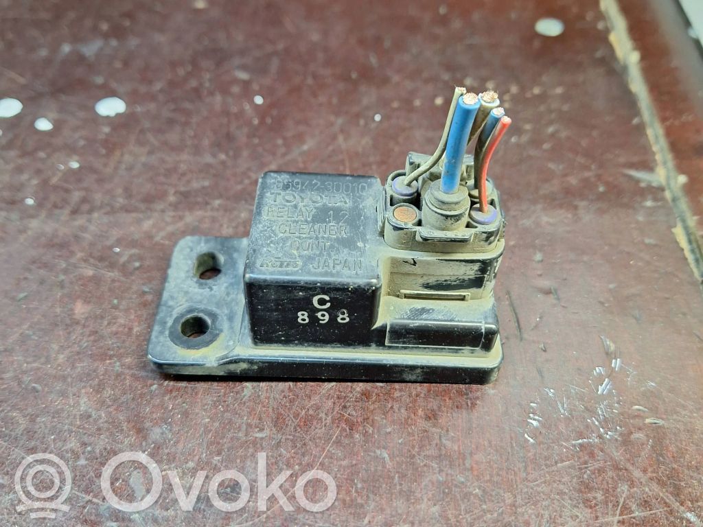 Toyota Corolla Verso AR10 Žibintų apiplovimo rėlė 