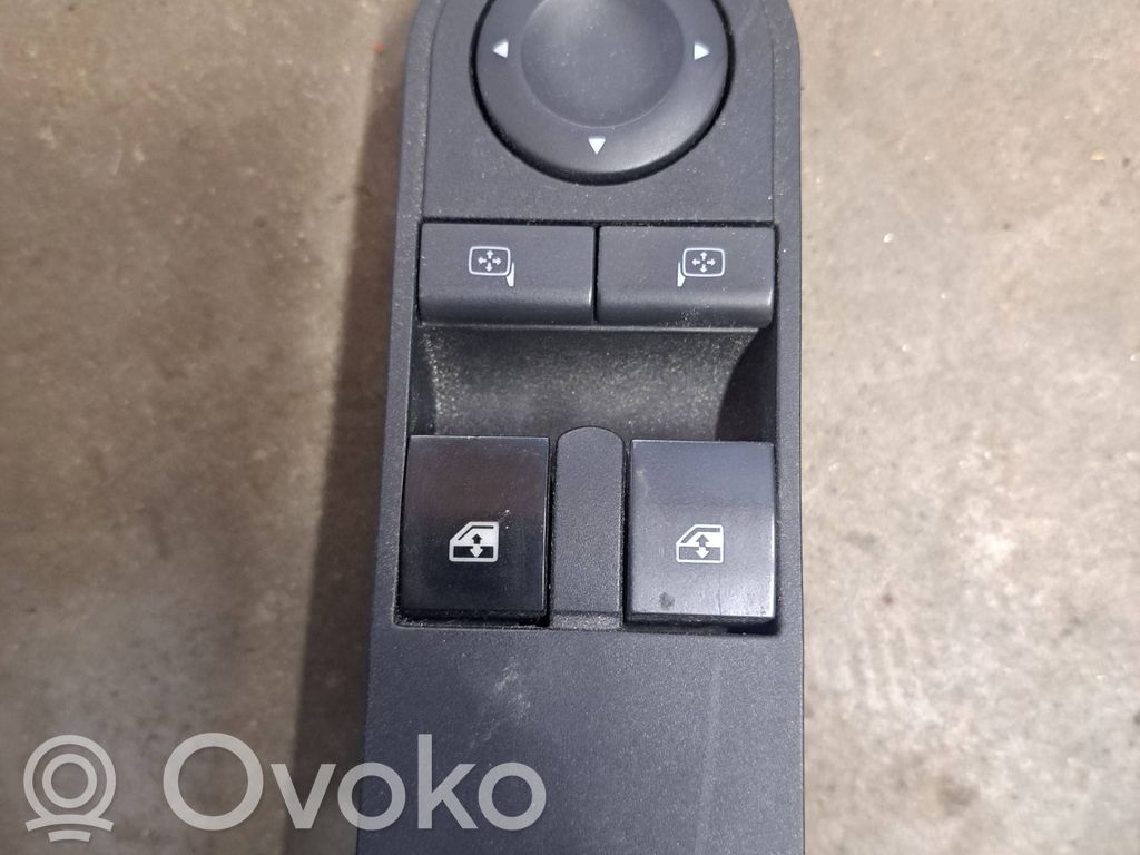 Opel Astra H Electric window control switch 