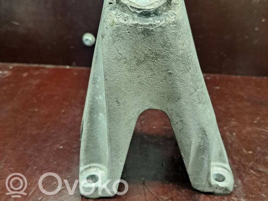 Audi A8 S8 D3 4E Engine mounting bracket 