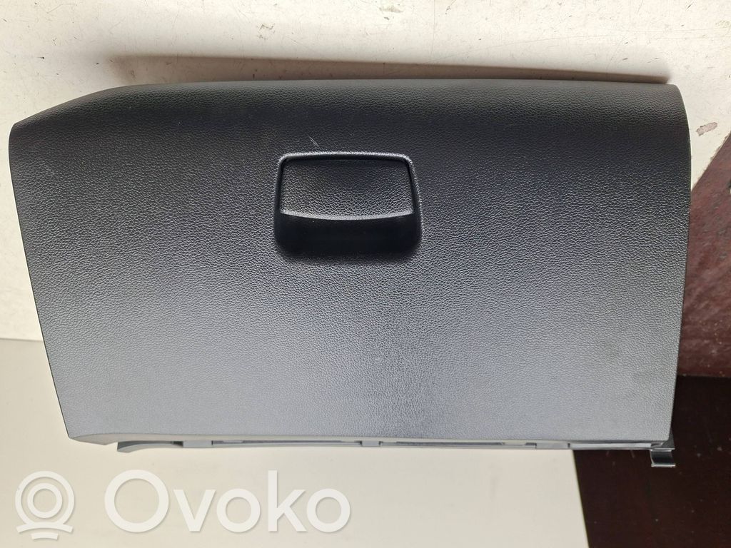 KIA Rio Glove box 