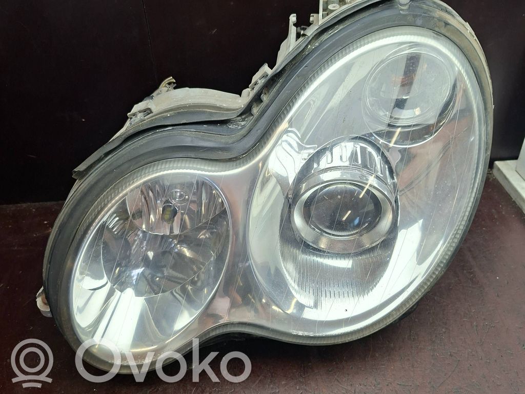 Mercedes-Benz C W203 Lampa przednia 