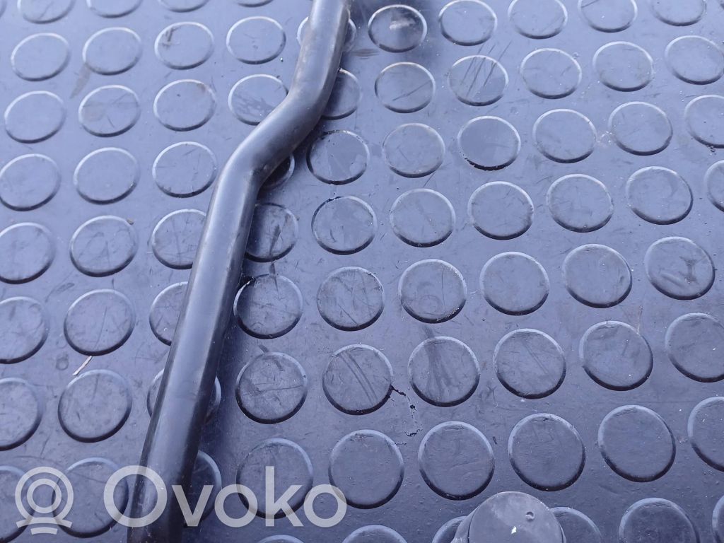 Volkswagen PASSAT B8 Engine coolant pipe/hose 