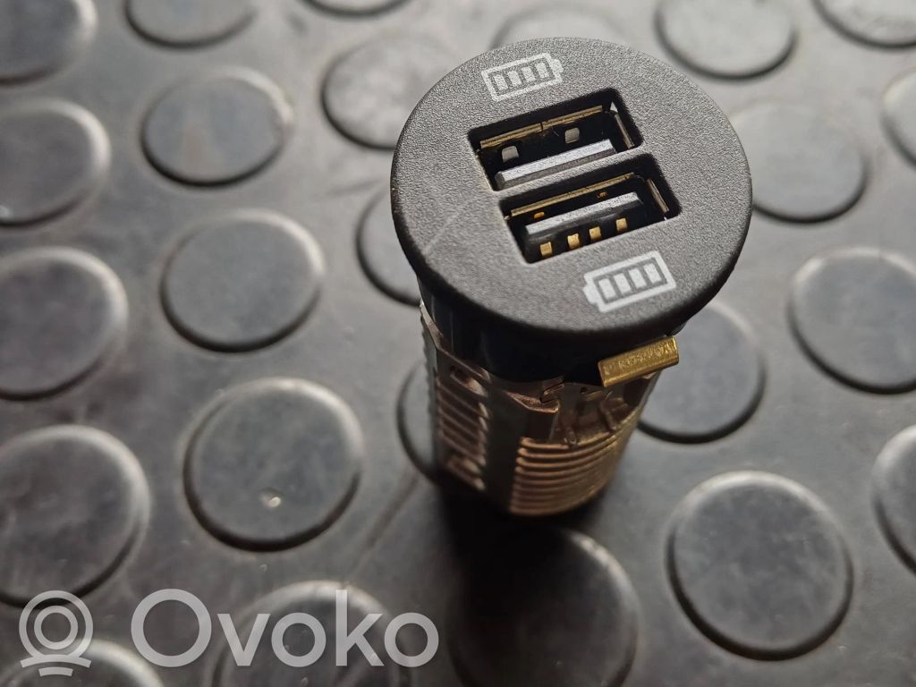 Gniazdo / Złącze USB   7P5035222,316075850587