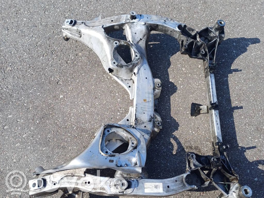 BMW 7 F01 F02 F03 F04 Priekšējais šķērsnis 