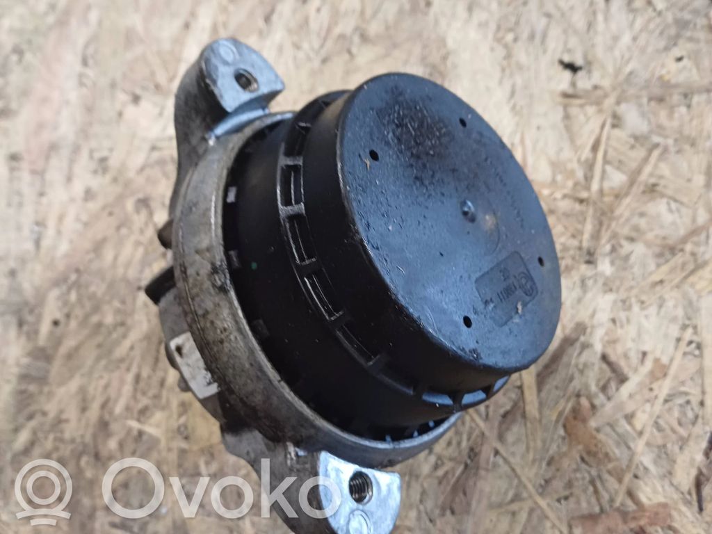 BMW 5 G30 G31 G38 Engine mount bracket 