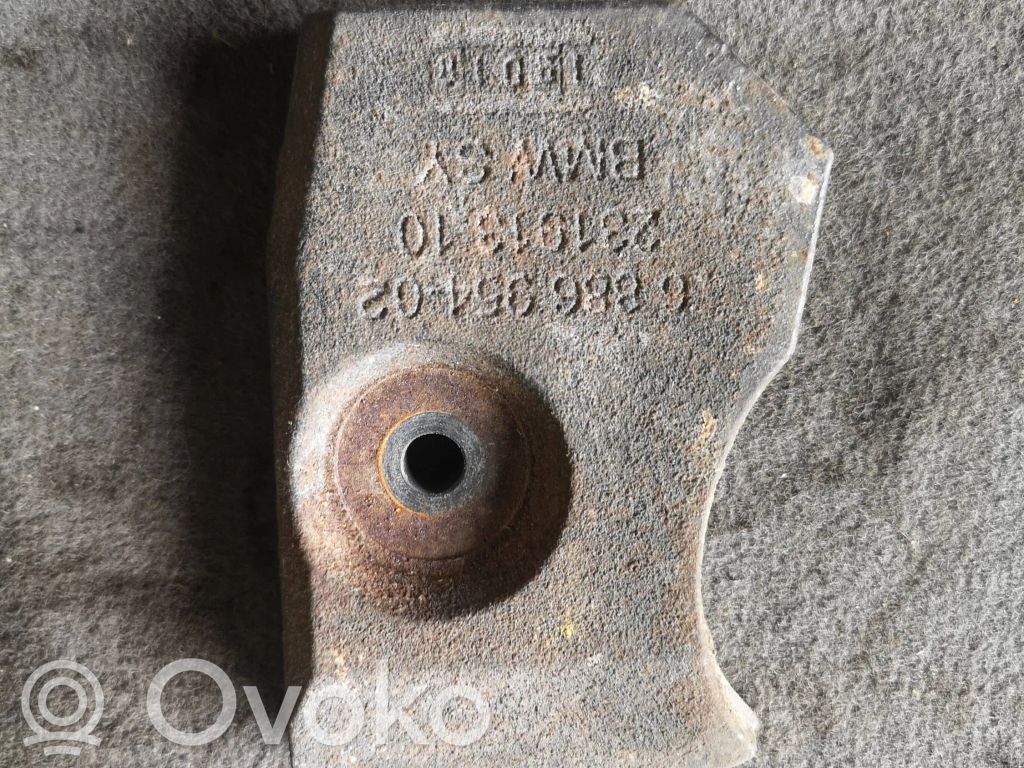 BMW 5 G30 G31 G38 Engine mounting bracket 