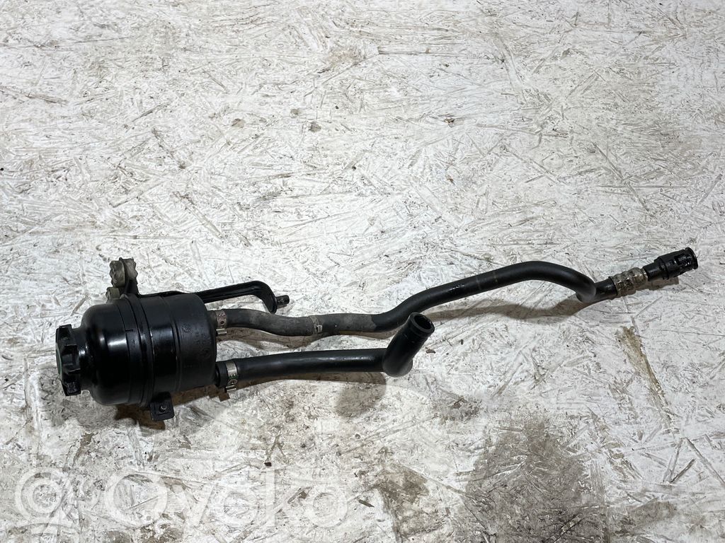BMW 5 E60 E61 Vairo stiprintuvo skysčio bakelis 