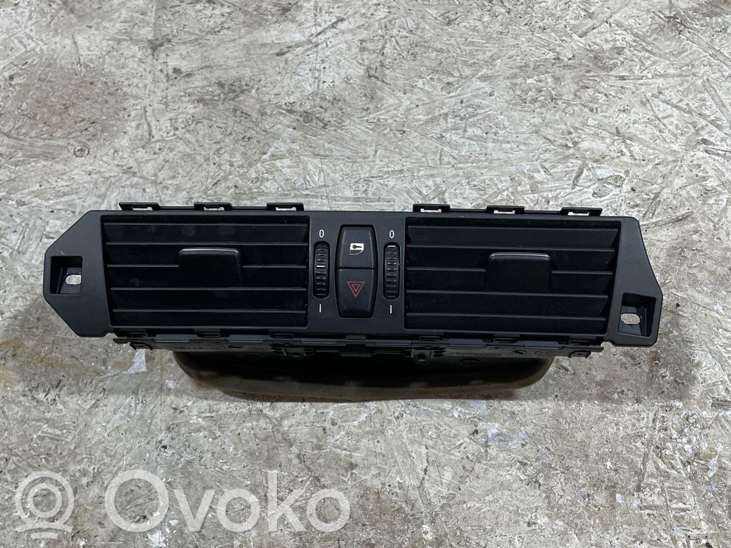 BMW 5 E60 E61 Centrinės oro grotelės 