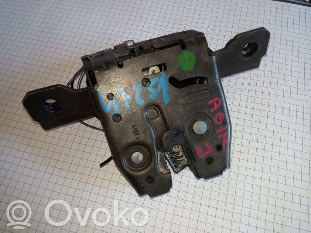 Loading door lock