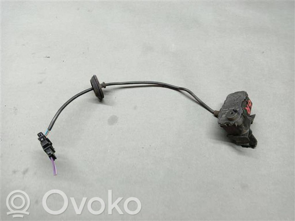 Volkswagen Polo V 6R Siłownik klapki wlewu paliwa 