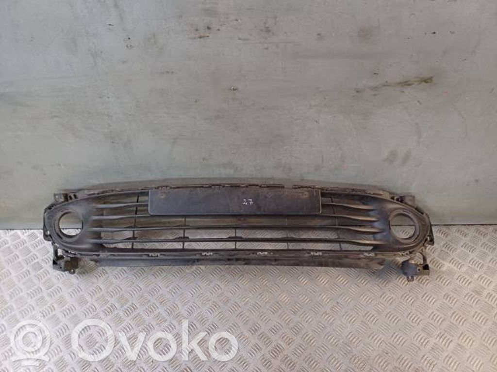 Renault Clio IV Rejilla inferior del parachoques delantero 