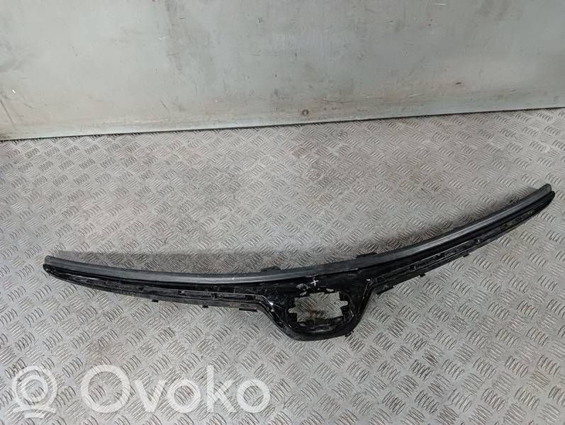 Toyota Corolla E210 E21 Etupuskurin ylempi jäähdytinsäleikkö 