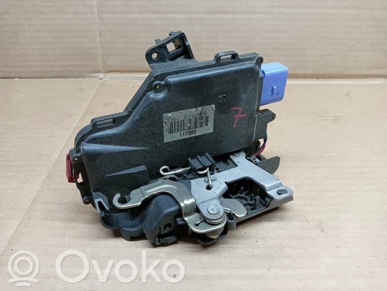 Volkswagen Golf Plus Front door lock 