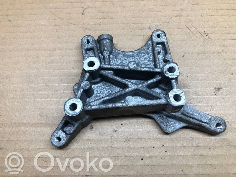 Suzuki Vitara (LY) Engine mounting bracket 