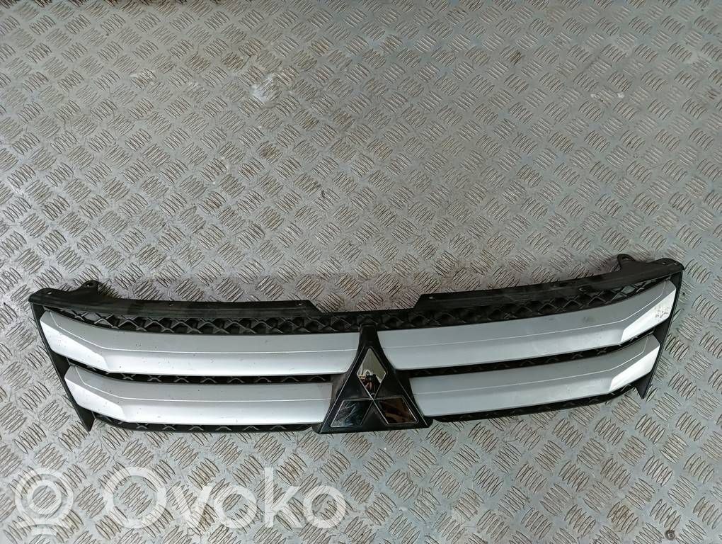 Mitsubishi Eclipse Front bumper upper radiator grill 