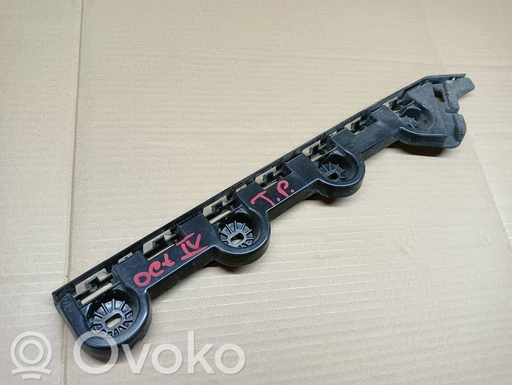 Skoda Octavia Mk4 Soporte de montaje del parachoques trasero 