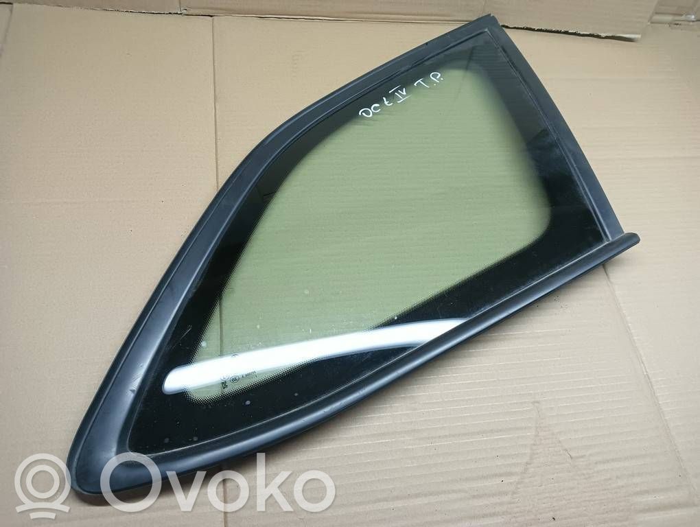 Skoda Octavia Mk4 Vidrio lateral trasero 