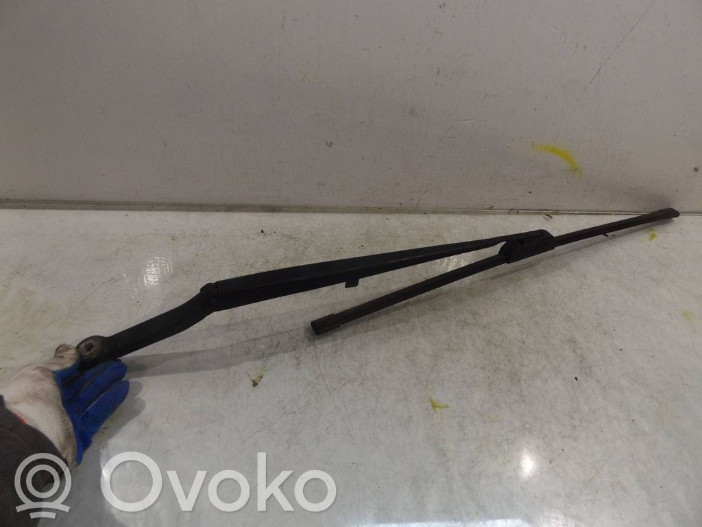 Front wiper blade arm