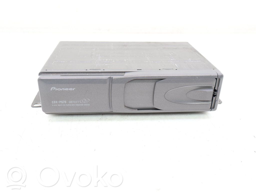 Jeep Grand Cherokee Radio/CD/DVD/GPS head unit 
