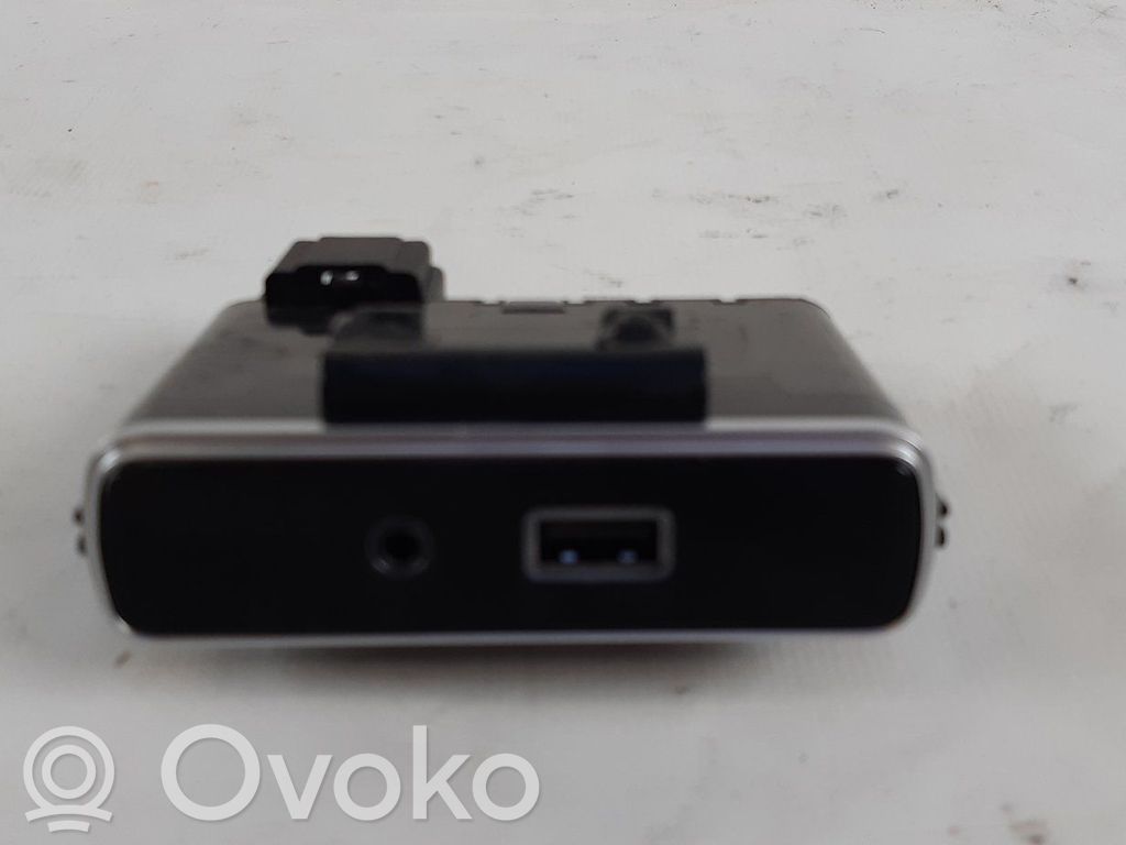 Alfa Romeo Giulia Enchufe conector entrada auxiliar 