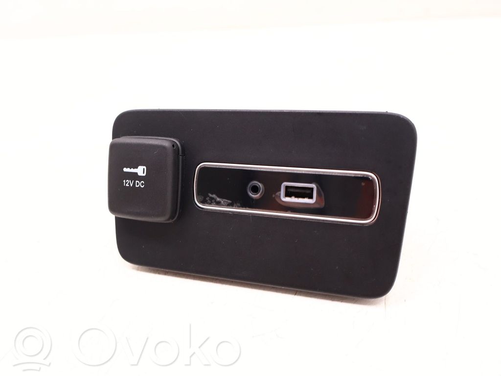 Alfa Romeo Giulia Enchufe conector USB 