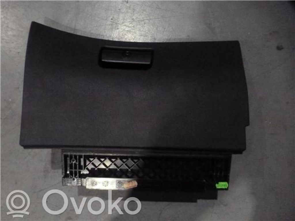Glove box