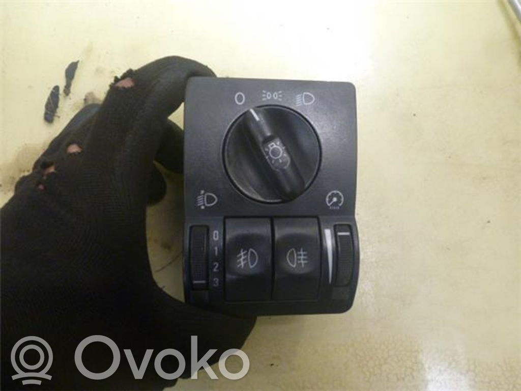 Light switch   524119,91166009
