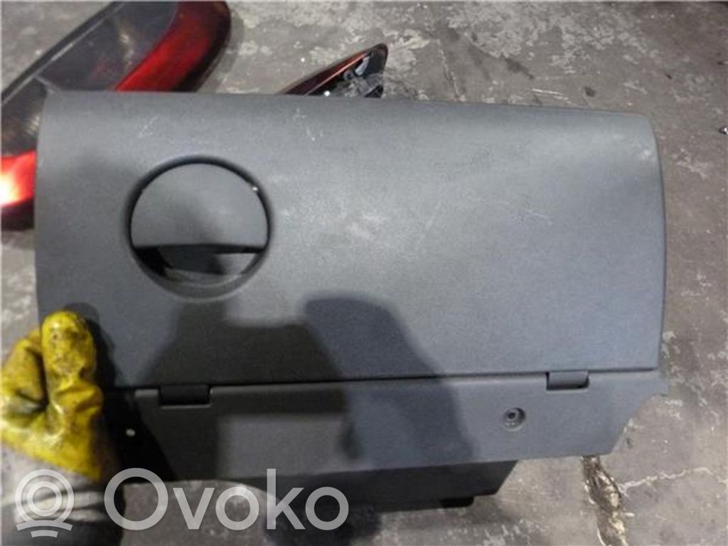 Opel Corsa C Guantera 