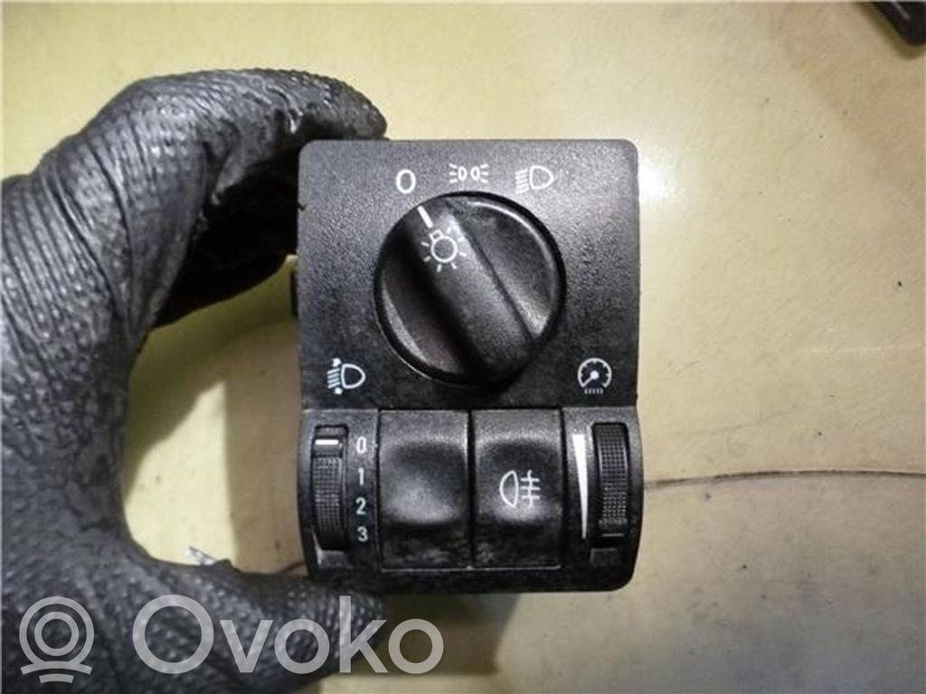 Opel Astra G Light switch 